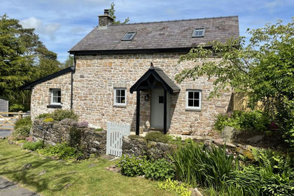 1 acre of House with Land for sale in Cyngor Bro Dyffryn Cennen