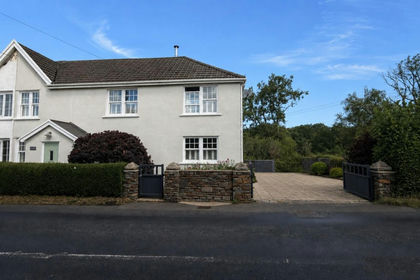4 acres of House with Land for sale in Hirwaun