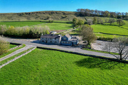 3.8 acres of House with Land for sale in Taddington