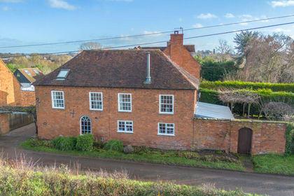 Land for sale in Dodderhill