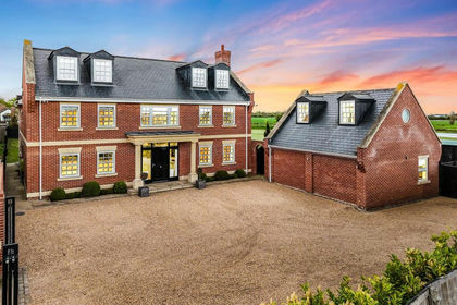 3 acres of Country Home for sale in Burnham-on-Crouch