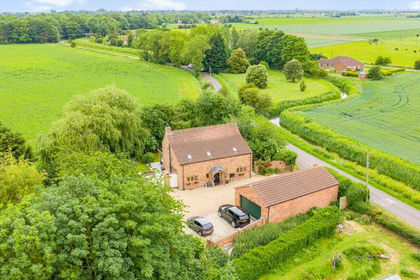 3.2 acres of Cottage for sale in Croft