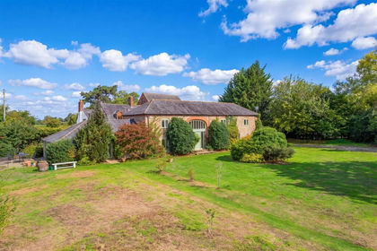 7.4 acres of House with Land for sale in Llanymynech and Pant