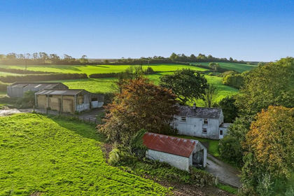 3 acres of Farmhouse for sale in Lanivet