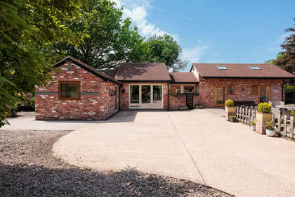 Barn Conversion for sale in Cuddington (Weaver and Cuddington Ward)