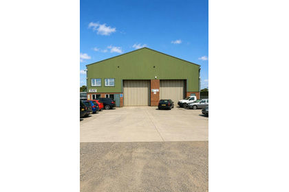 Warehouse for sale in Stanford in the Vale