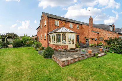 Barn Conversion for sale in Willington Worthenbury