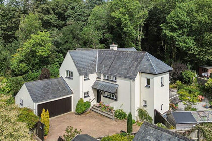 1.5 acres of House with Land for sale in Buckland Monachorum