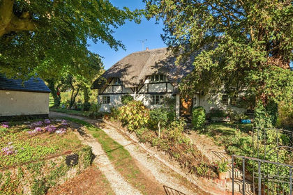 2.1 acres of Cottage for sale in Burbage