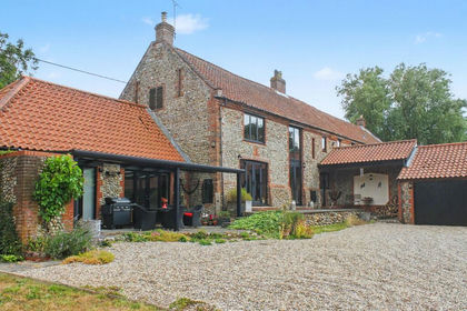1 acre of Barn Conversion for sale in Hempstead
