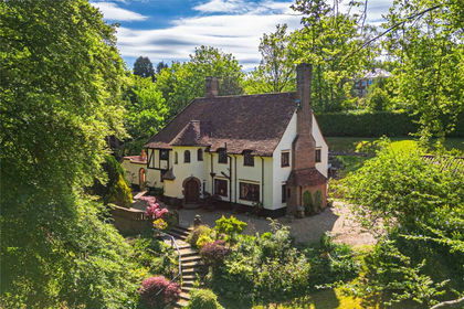 1 acre of House with Land for sale in Bovingdon