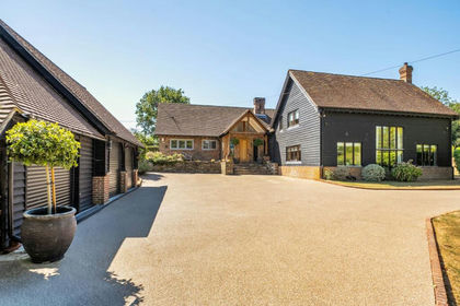 1.5 acres of House with Land for sale in Warnham