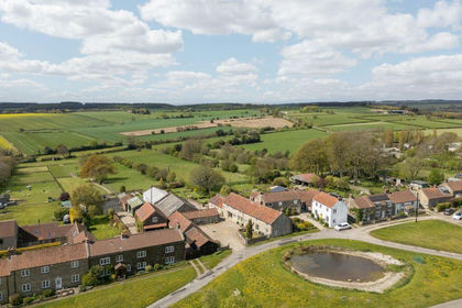 2 acres of Farmhouse for sale in Newton