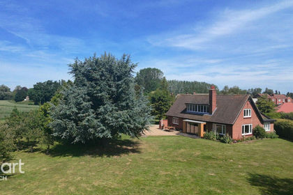 1.6 acres of House with Land for sale in Upwell