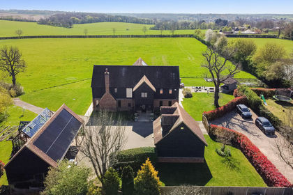 9 acres of House with Land for sale in Watton-at-Stone