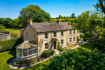 3.6 acres of Farmhouse for sale in Ipplepen
