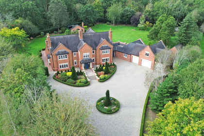 1.5 acres of House with Land for sale in Yoxall
