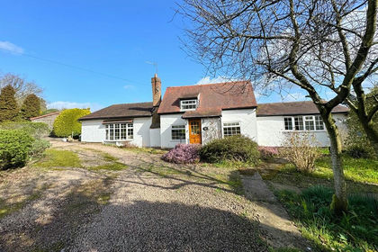 1.5 acres of Cottage for sale in Redmarley D'Abitot