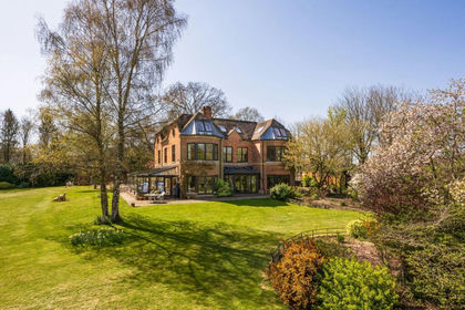 5 acres of House with Land for sale in Longparish