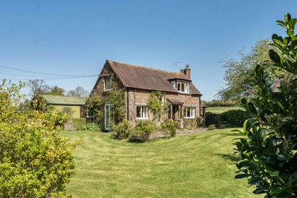 2 acres of Cottage for sale in Pudlestone
