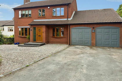1 acre of House with Land for sale in Haxey