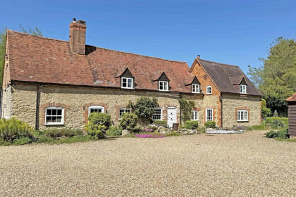 1 acre of Cottage for sale in Towersey