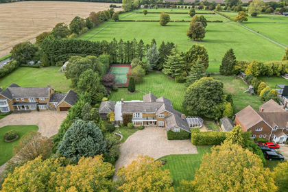 1 acre of House with Land for sale in Aston Rowant