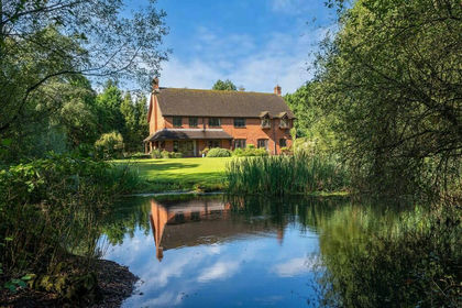 1.1 acres of House with Land for sale in Hartlebury
