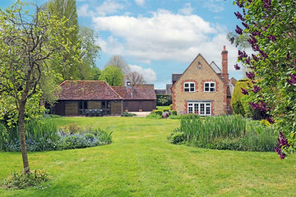 1 acre of Cottage for sale in Towersey