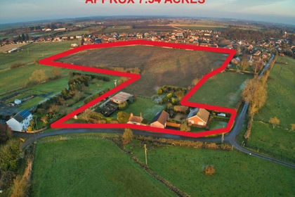 7.5 acres of House with Land for sale in Morton