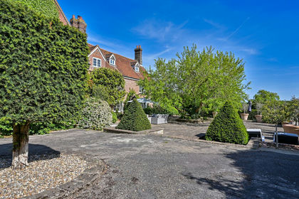20 acres of Equestrian property for sale in Dunstable