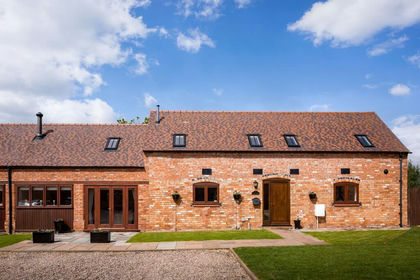 Barn Conversion for sale in Huddington