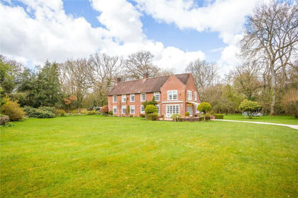 1 acre of House with Land for sale in East Garston