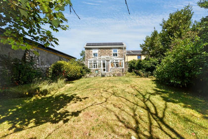 1.5 acres of House with Land for sale in Carn Brea