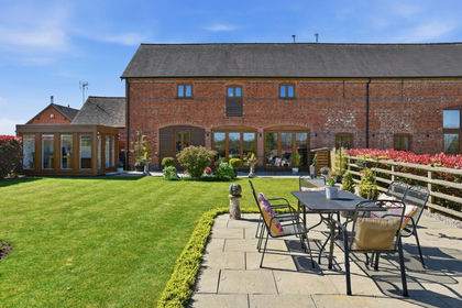 Barn Conversion for sale in Ullenhall