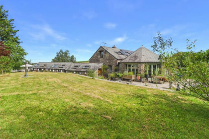 8 acres of House with Land for sale in Milton Abbot