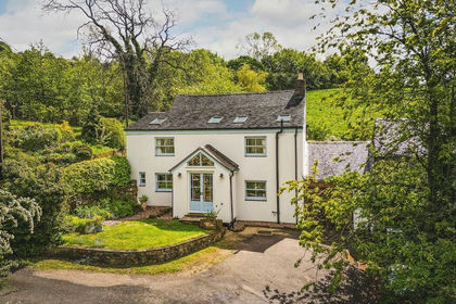 2 acres of Cottage for sale in Wirksworth