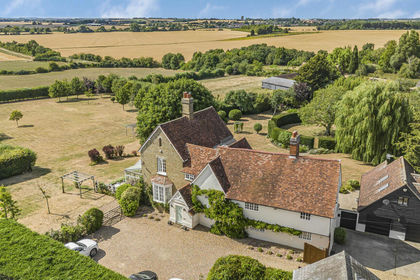 2.8 acres of Farmhouse for sale in Holwell