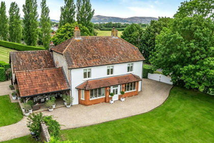 2.4 acres of House with Land for sale in East Brent