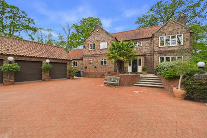 1.5 acres of House with Land for sale in Elkington