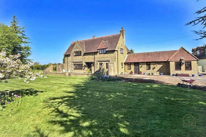 1.5 acres of House with Land for sale in Aldington