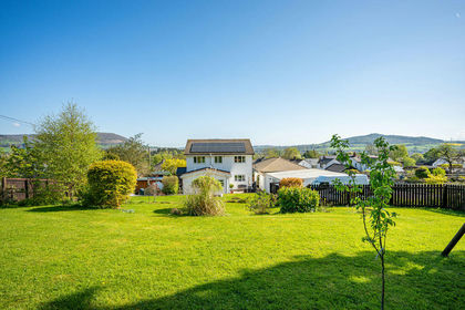 4 acres of House with Land for sale in Llanfoist Fawr