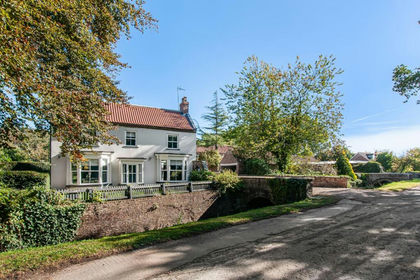 2 acres of House with Land for sale in Harpham