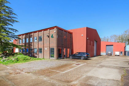 Warehouse for sale in Binsted