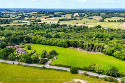 5.4 acres of Farmhouse for sale in Brede