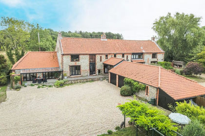 1 acre of Barn Conversion for sale in Hempstead
