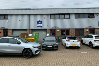 Warehouse for sale in Batchworth