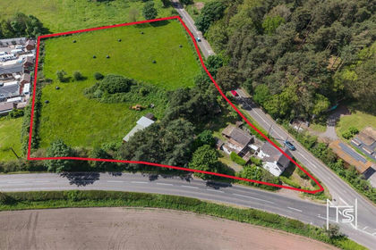 2.8 acres of Farmhouse for sale in Maer