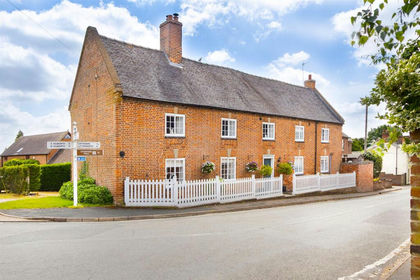 Farmhouse for sale in Swinford