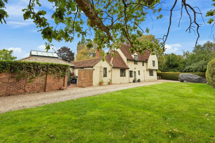 1.5 acres of House with Land for sale in Black Notley